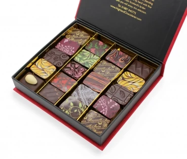 Just Dark Selection - Box of 20 Chocolates von Iain Burnett